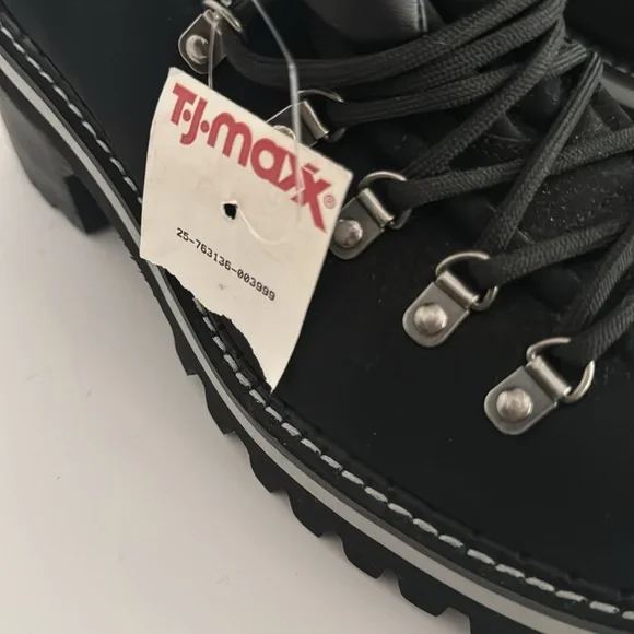 NWT Aerosoles Skylar Black Faux Suede Lace Up Booties, size 10 - Picture 11 of 11